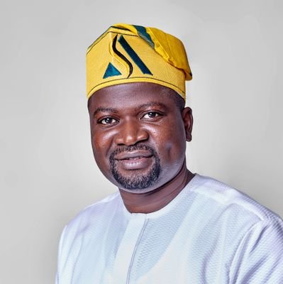Asiwaju Asiru Idris in traditional Yoruba attire
